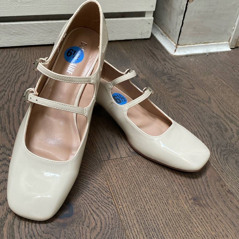 Cream Mary Janes BNWT ladies size 6.5